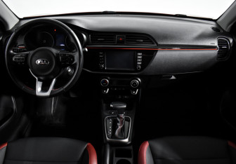 Подержанный автомобиль Kia Rio Sedan 2019 года (14 фото)