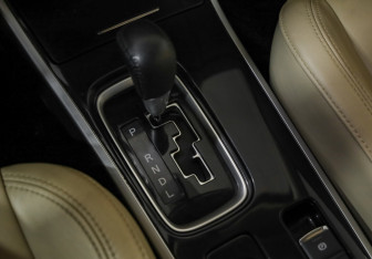 Подержанный автомобиль Mitsubishi Outlander 2020 года (16 фото)