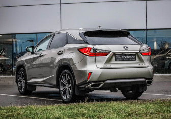 Подержанный автомобиль Lexus RX 2017 года (8 фото)
