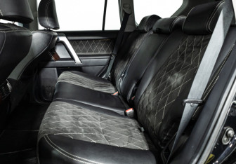 Подержанный автомобиль Toyota Land Cruiser Prado 2015 года (10 фото)