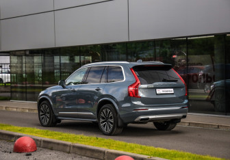 Подержанный автомобиль Volvo XC90 2021 года (7 фото)