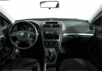 Подержанный автомобиль Skoda Octavia Liftback 2012 года (13 фото)