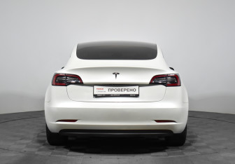 Подержанный автомобиль Tesla Model 3 2019 года (6 фото)