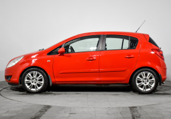 Подержанный автомобиль Opel Corsa 2007 года (8 фото)