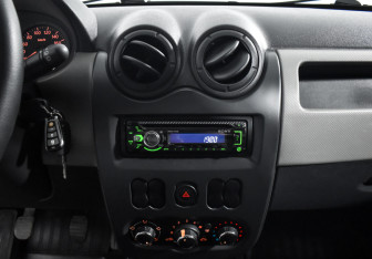 Подержанный автомобиль Renault Sandero 2012 года (16 фото)