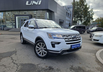 Подержанный автомобиль Ford Explorer 2018 года (3 фото)