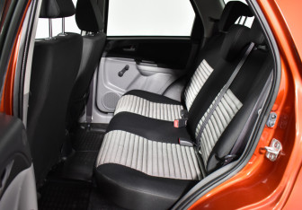 Подержанный автомобиль Suzuki SX4 Hatchback 2012 года (11 фото)