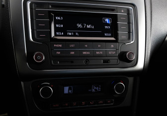 Подержанный автомобиль Volkswagen Polo Sedan 2016 года (15 фото)