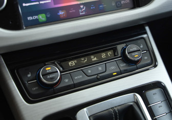 Подержанный автомобиль Geely Atlas 2019 года (14 фото)