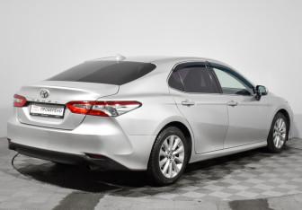 Подержанный автомобиль Toyota Camry Sedan 2018 года (5 фото)