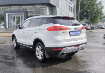 Подержанный автомобиль Geely Atlas 2018 года (6 фото)