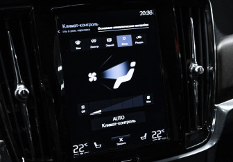 Подержанный автомобиль Volvo V90 Cross Country 2018 года (21 фото)