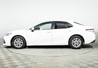 Подержанный автомобиль Toyota Camry Sedan 2019 года (8 фото)