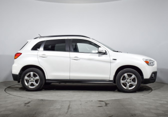 Подержанный автомобиль Mitsubishi ASX 2011 года (4 фото)