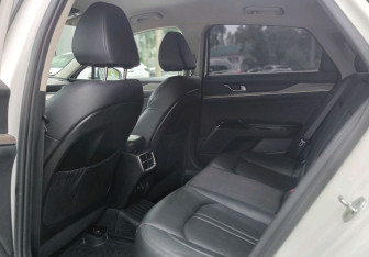 Подержанный автомобиль Kia K5 2020 года (11 фото)