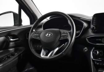 Подержанный автомобиль Hyundai Santa Fe 2019 года (16 фото)
