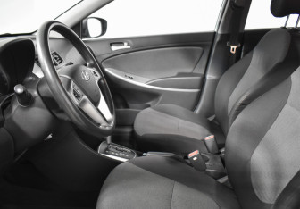 Подержанный автомобиль Hyundai Solaris Hatchback 2014 года (10 фото)