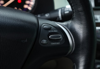 Подержанный автомобиль Infiniti QX60 2017 года (16 фото)