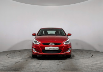Подержанный автомобиль Hyundai Solaris Sedan 2013 года (2 фото)