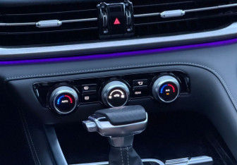 Подержанный автомобиль Changan CS95 2023 года (14 фото)