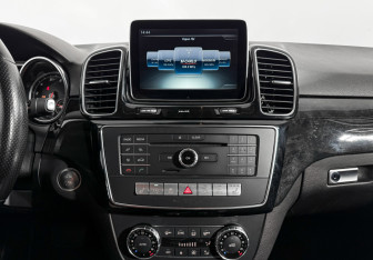 Подержанный автомобиль Mercedes-Benz GLE 2015 года (16 фото)