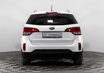 Подержанный автомобиль Kia Sorento 2013 года (6 фото)