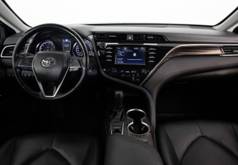 Подержанный автомобиль Toyota Camry Sedan 2019 года (9 фото)