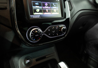 Подержанный автомобиль Renault Kaptur 2019 года (17 фото)