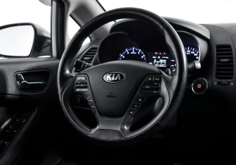 Подержанный автомобиль Kia Cerato Sedan 2013 года (15 фото)