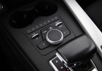 Подержанный автомобиль Audi A4 Sedan 2016 года (15 фото)