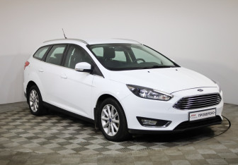 Подержанный автомобиль Ford Focus Wagon 2017 года (3 фото)