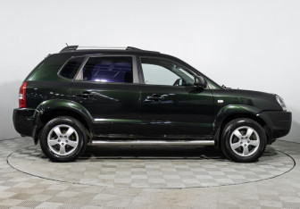 Подержанный автомобиль Hyundai Tucson 2008 года (4 фото)