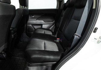 Подержанный автомобиль Mitsubishi Outlander 2013 года (10 фото)