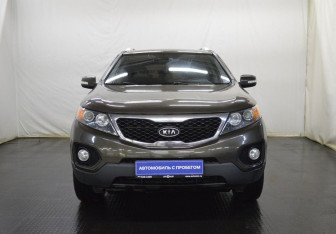 Подержанный автомобиль Kia Sorento 2010 года (2 фото)