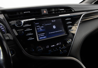 Подержанный автомобиль Toyota Camry Sedan 2019 года (14 фото)