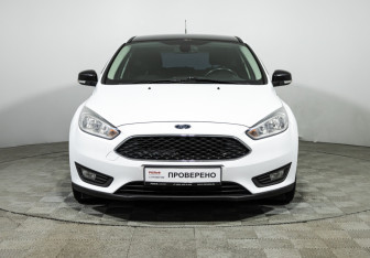 Подержанный автомобиль Ford Focus Hatchback 2017 года (2 фото)
