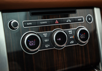 Подержанный автомобиль Land Rover Range Rover 2016 года (19 фото)