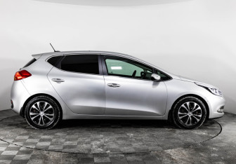 Подержанный автомобиль Kia Ceed Hatchback 2013 года (5 фото)