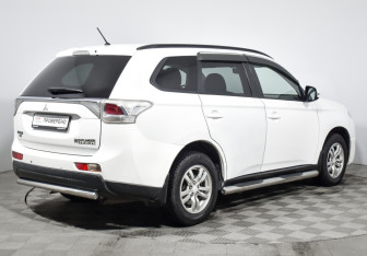 Подержанный автомобиль Mitsubishi Outlander 2014 года (5 фото)