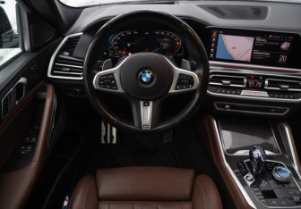 Подержанный автомобиль BMW X6 2021 года (17 фото)