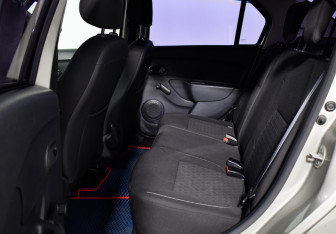 Подержанный автомобиль Renault Logan Sedan 2017 года (11 фото)