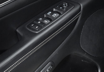 Подержанный автомобиль Jeep Grand Cherokee 2013 года (10 фото)
