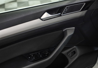 Подержанный автомобиль Volkswagen Passat Wagon 2016 года (20 фото)