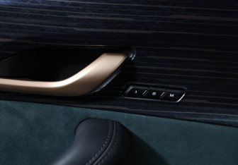 Подержанный автомобиль Geely Monjaro 2023 года (23 фото)