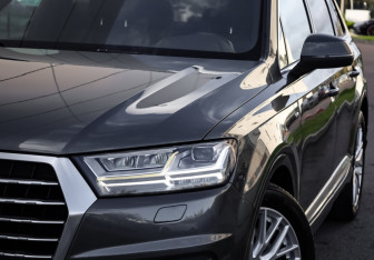 Подержанный автомобиль Audi Q7 2015 года (2 фото)