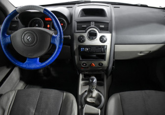 Подержанный автомобиль Renault Megane Sedan 2005 года (13 фото)