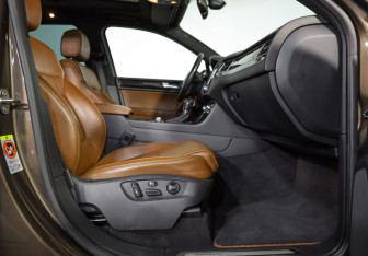 Подержанный автомобиль Volkswagen Touareg 2014 года (24 фото)