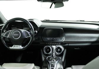 Подержанный автомобиль Chevrolet Camaro Coupe 2017 года (13 фото)