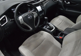 Подержанный автомобиль Nissan Qashqai 2017 года (10 фото)