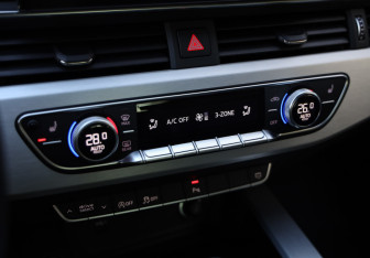 Подержанный автомобиль Audi A4 Sedan 2020 года (20 фото)